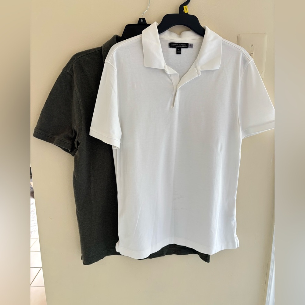 Bundle of Two Banana Republic White and olive green Polo Shirts size M